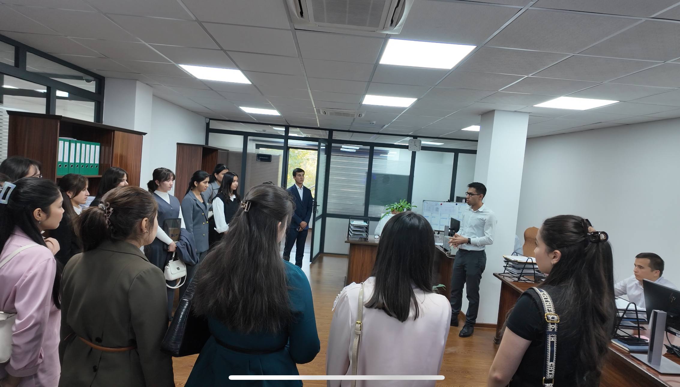Toshkent davlat yuridik universitetining Yuridik klinikasi volontyor talabalari  Ombudsman faoliyati bilan tanishishdi