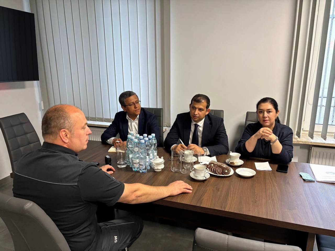 Ombudsman delegatsiyasi Varshavadagi tergov hibsxonasi faoliyati bilan tanishdi