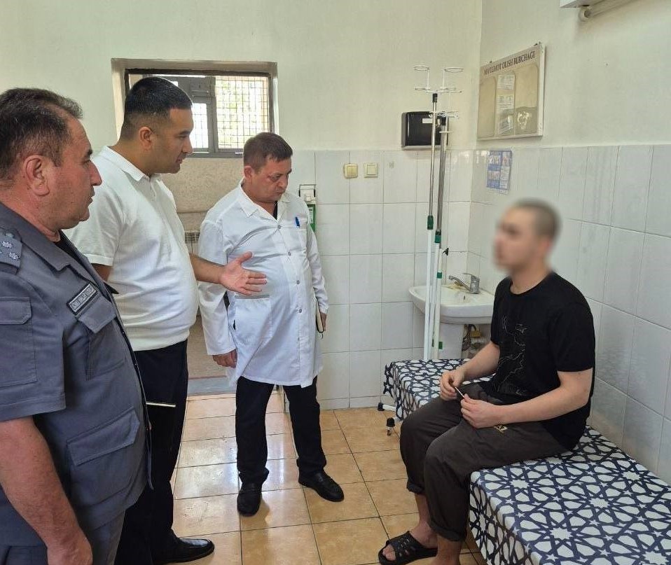 Марказий тергов ҳибсхонасида сақланаётган шахслар саломатлиги билан боғлиқ хабарлар ўрганилди